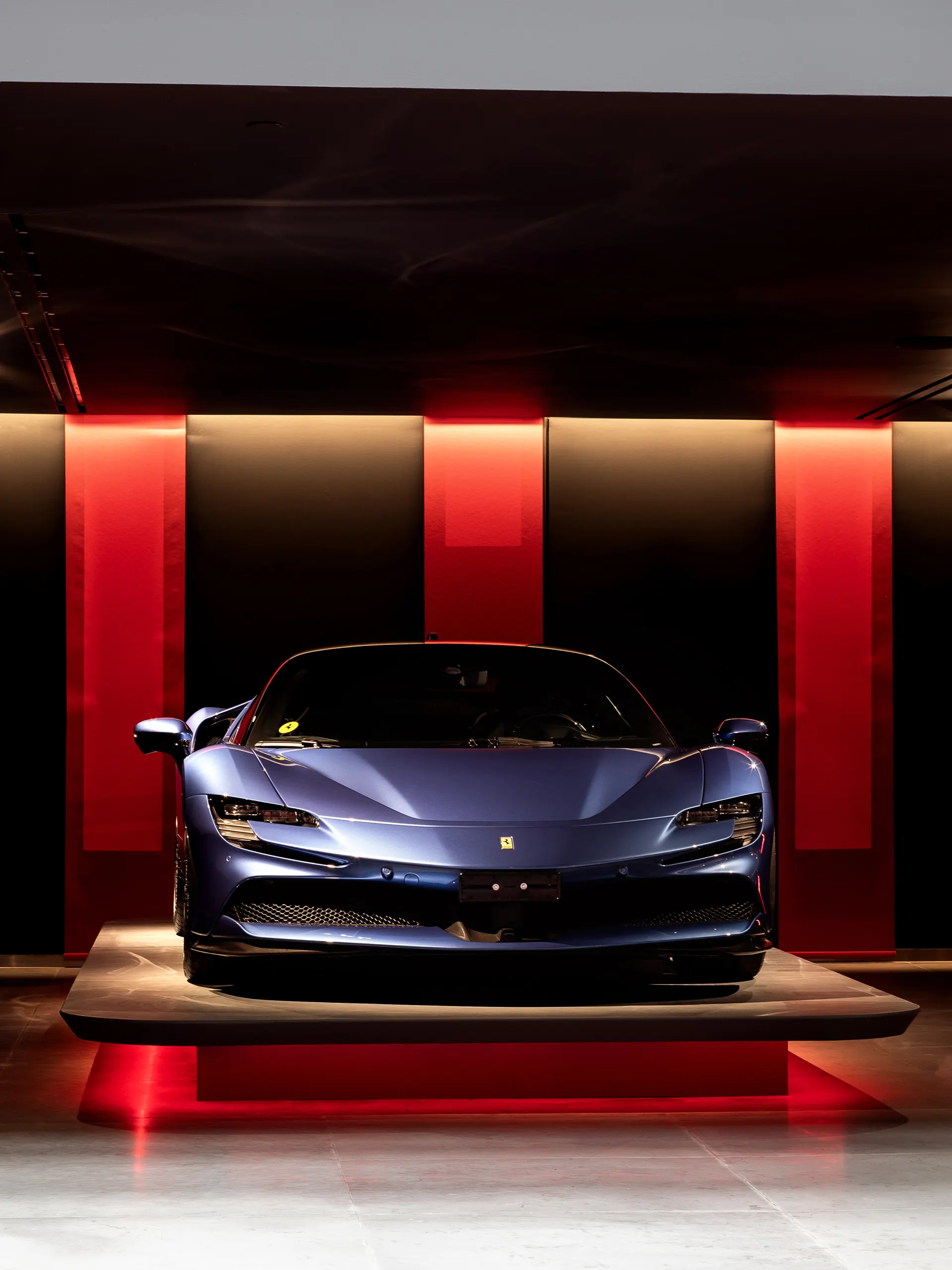 Ferrari · Form im Scheinwerferlicht